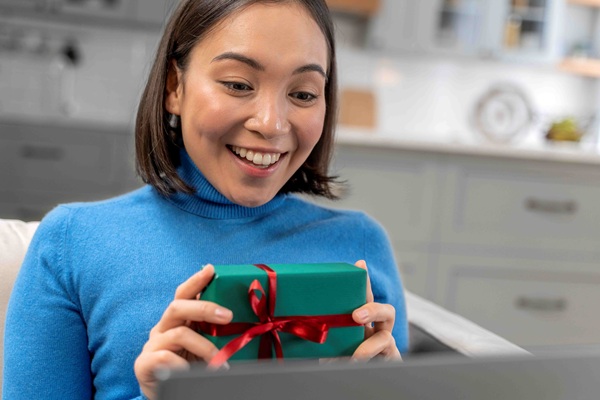 Smarter ways to shop online this holiday season